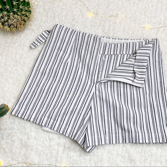 Forever21 White and Blue Striped Skort Size Medium - Picture 5 of 8
